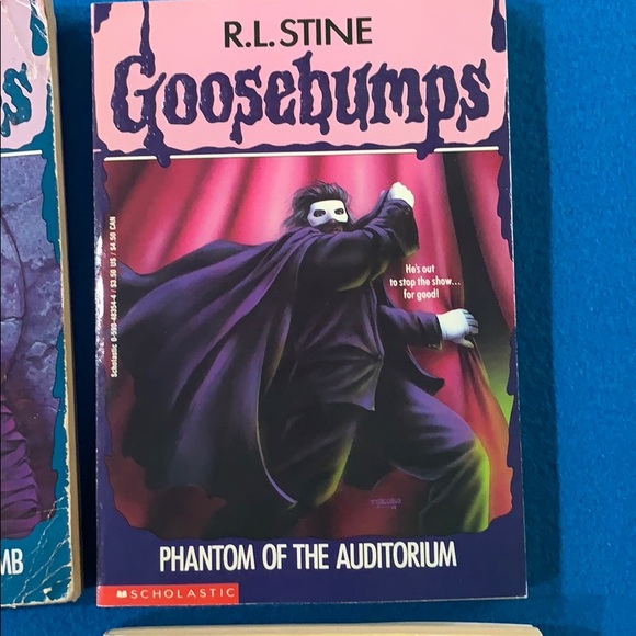 8 Original Goosebumps Books. 2/8 are slightly used - Picture 5 of 8